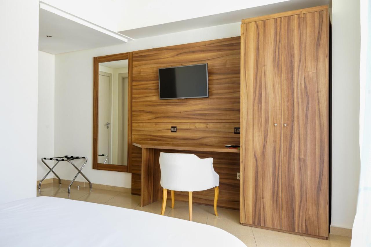 Hotel El Djenina Tanger Exteriör bild